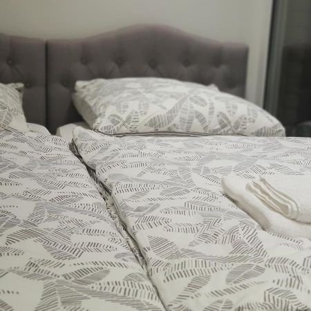 Ferienwohnung Mit Jacuzzi Naehe Flughafen Koeln Bonn Troisdorf Luaran gambar