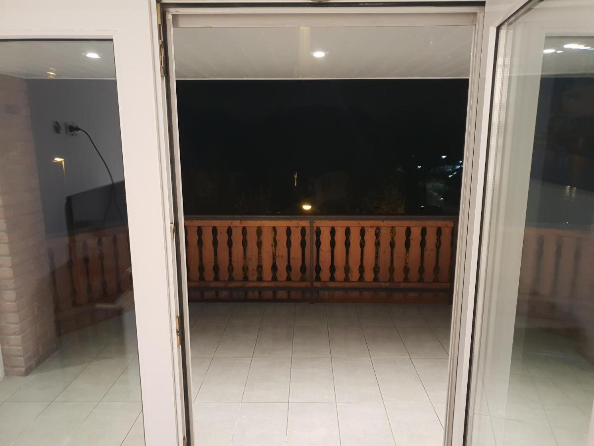 Ferienwohnung Mit Jacuzzi Naehe Flughafen Koeln Bonn Troisdorf Luaran gambar