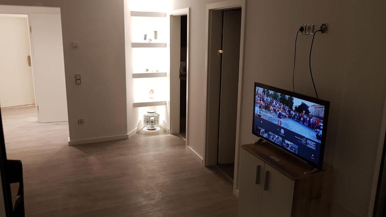 Ferienwohnung Mit Jacuzzi Naehe Flughafen Koeln Bonn Troisdorf Luaran gambar