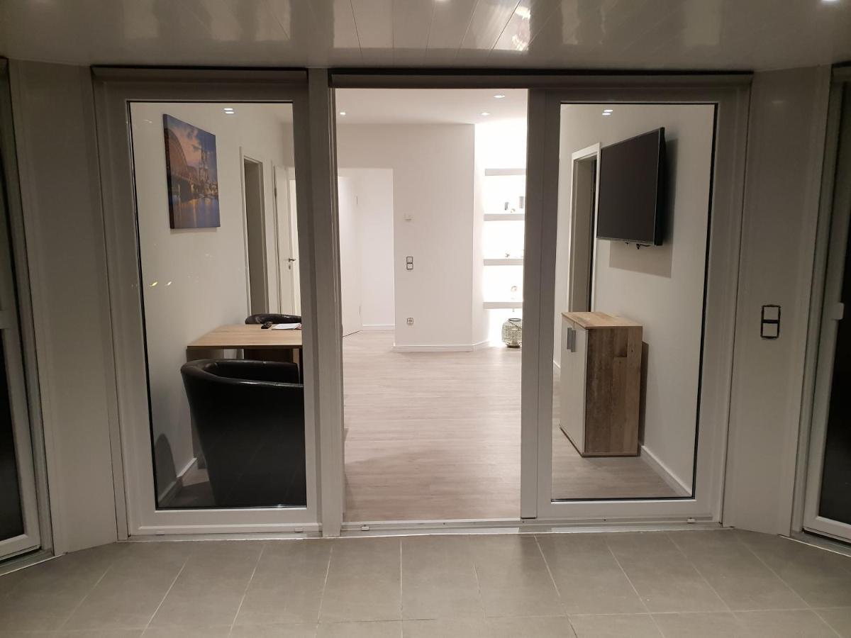 Ferienwohnung Mit Jacuzzi Naehe Flughafen Koeln Bonn Troisdorf Luaran gambar