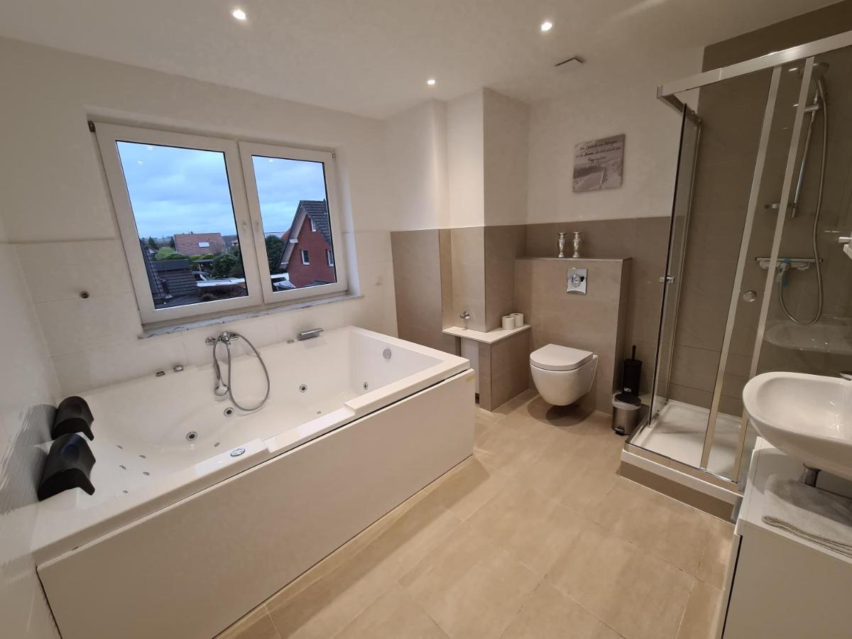 Ferienwohnung Mit Jacuzzi Naehe Flughafen Koeln Bonn Troisdorf Luaran gambar